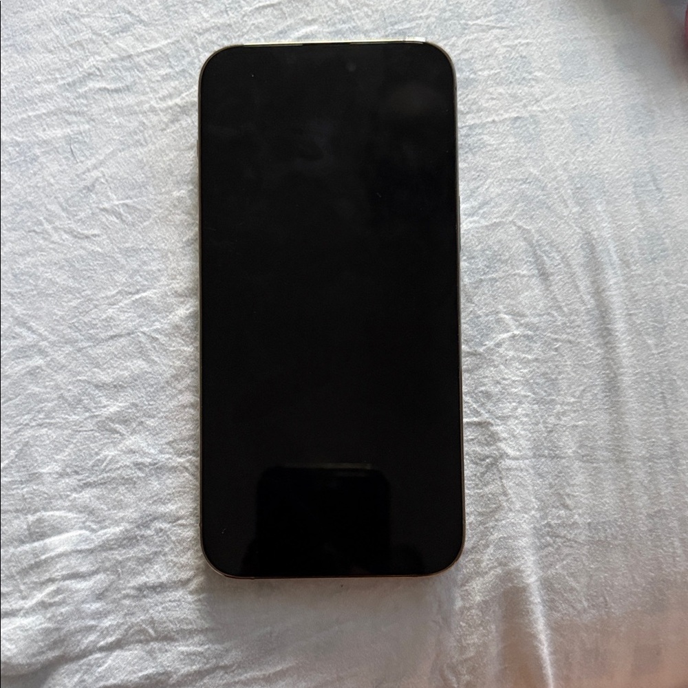 iphone 14 pro max Gold colored